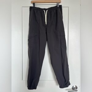 Men’s Vuori Cargo Joggers Gray Size L Athletic Lounge Pants Travel Athleisure